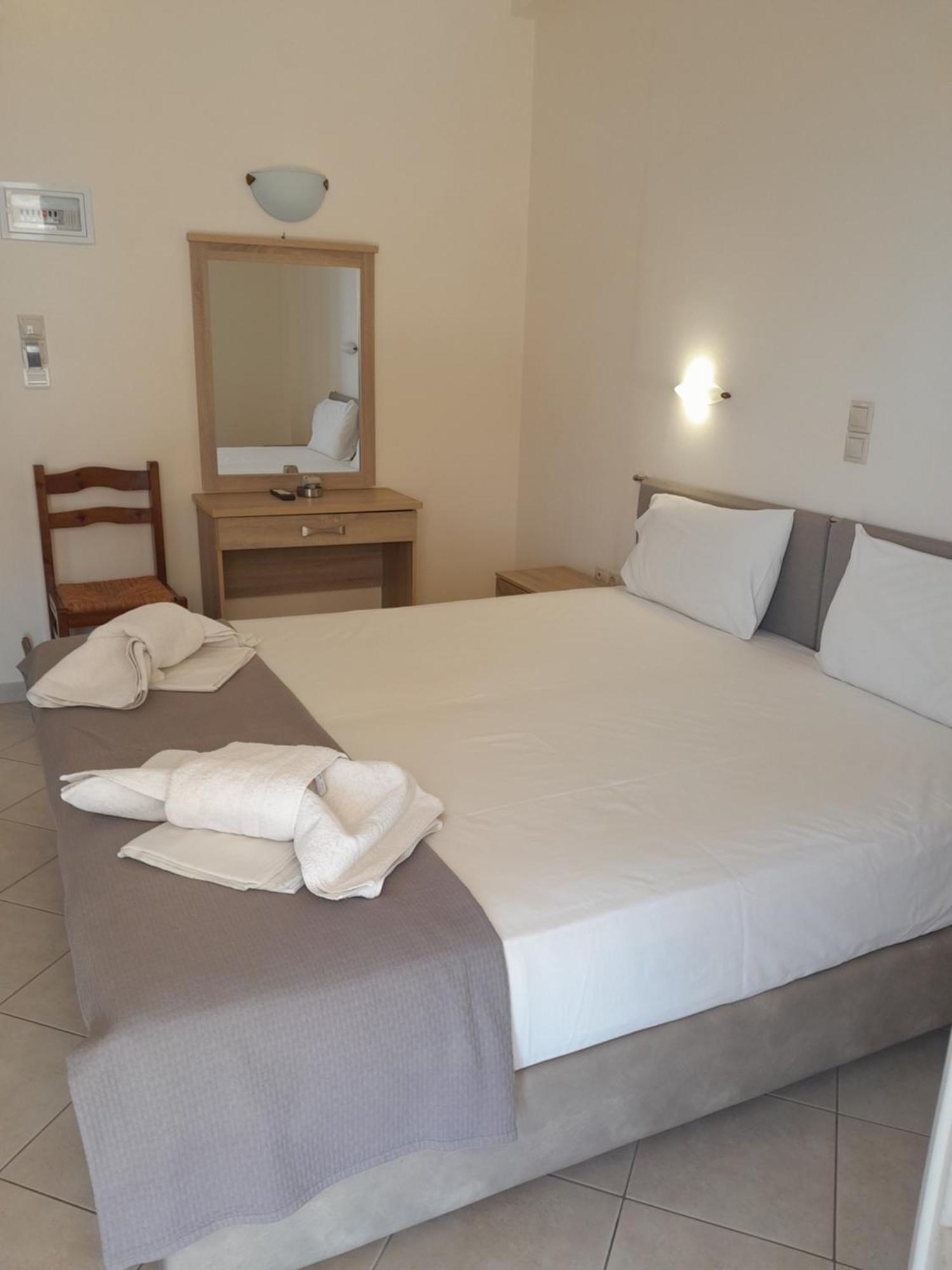 Hotel Barbara II Agia Marina  Exteriér fotografie